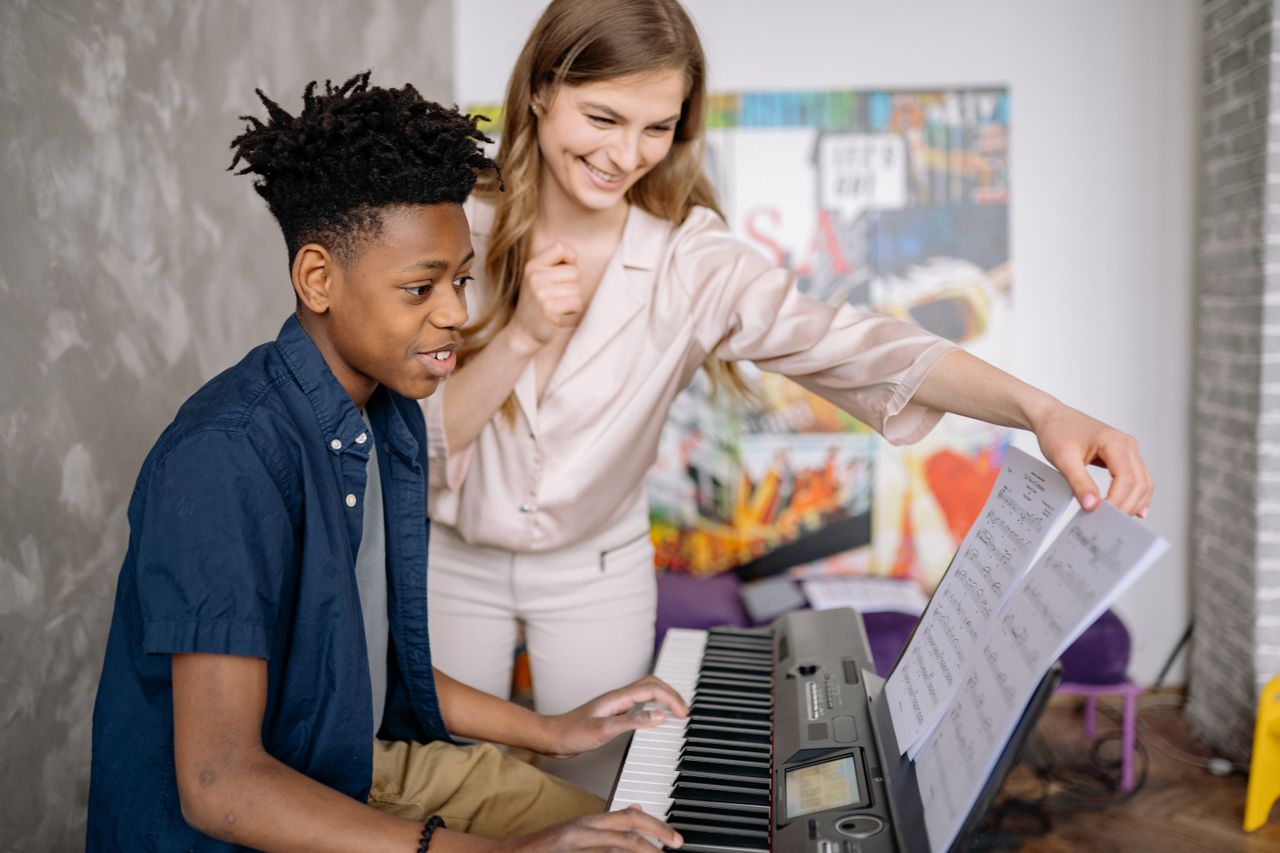 Vous êtes à la recherche de professeurs de musique compétents ? Faites appel à allegromusique.fr